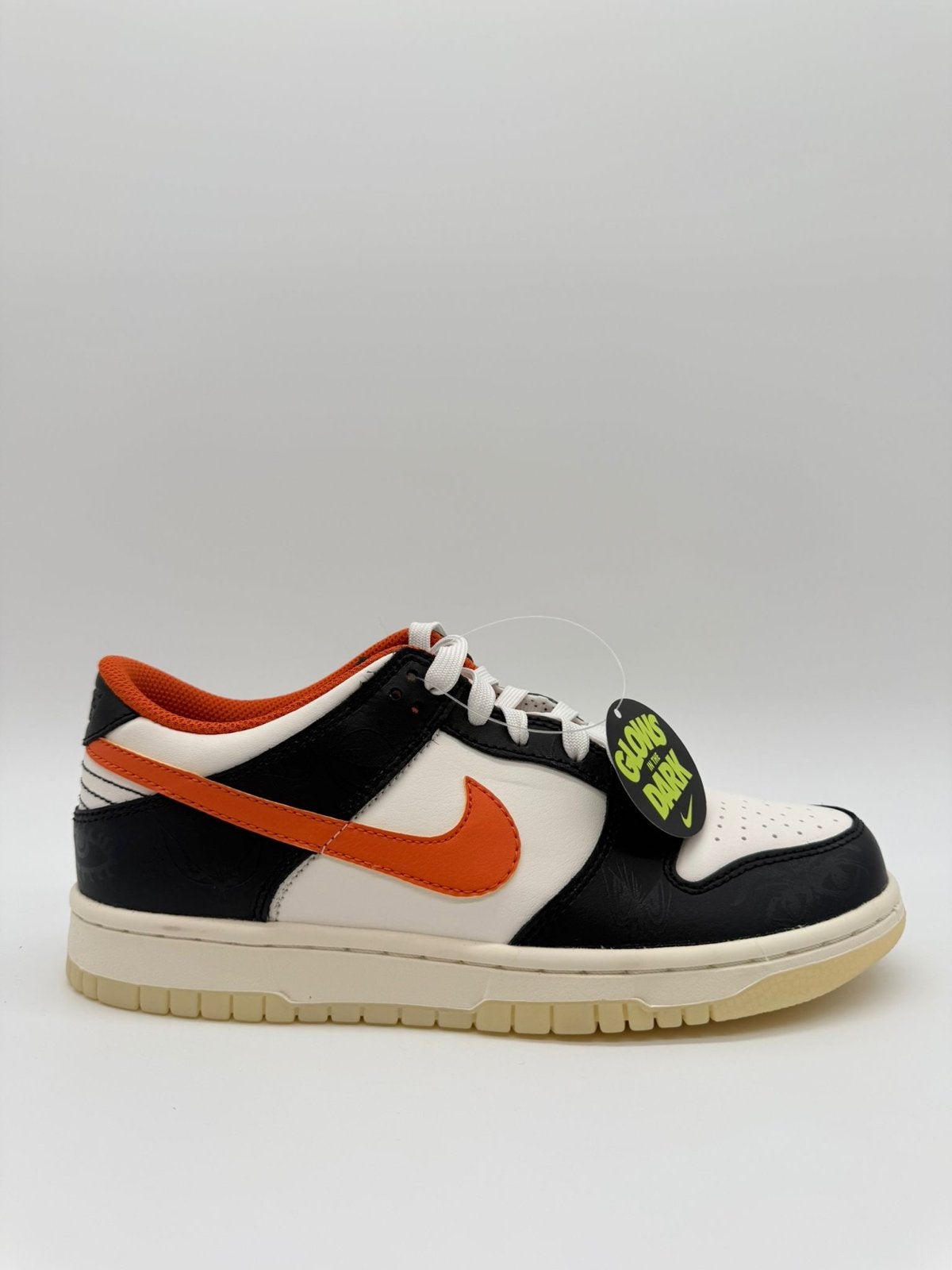 Nike Dunk Low PRM Halloween (2021) (GS) - Maat 38,5, Kleding | Dames, Schoenen, Nieuw, Sneakers of Gympen, Zwart, Ophalen of Verzenden