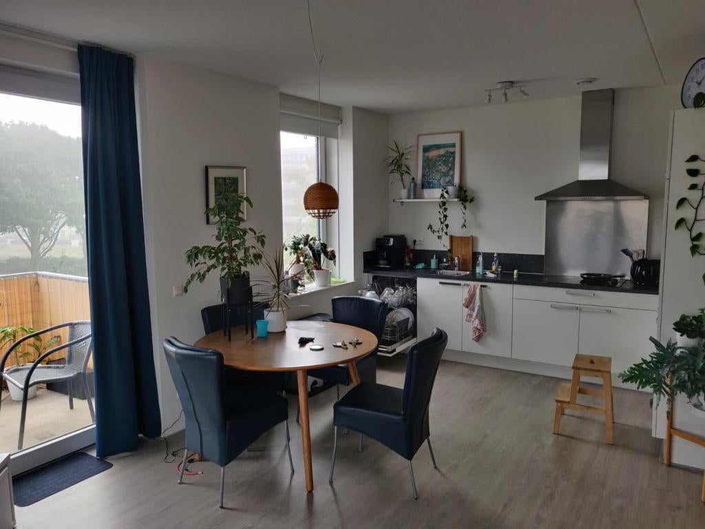 Tafel + 4 stoelen, Huizen en Kamers, Kamers te huur