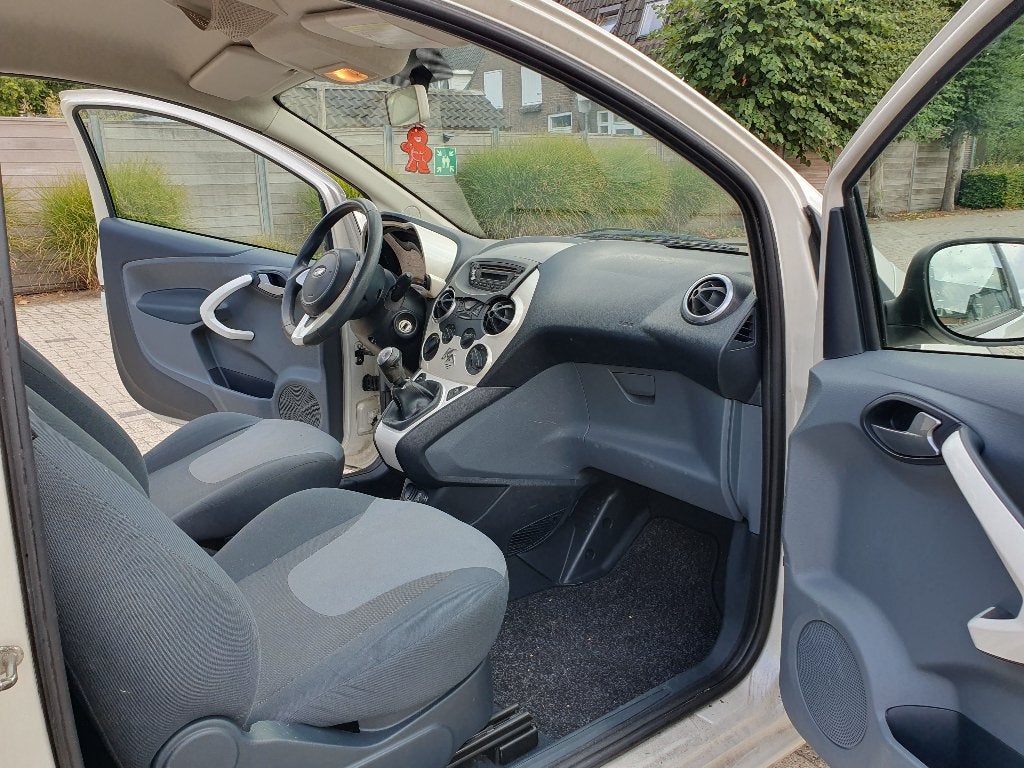 Foto 10 van Ford Ka 1.2 51KW 2009 Wit