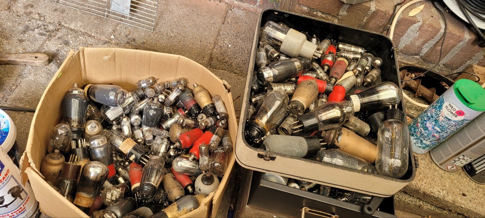 Grote partij diverse vintage radiobuizen, Ophalen