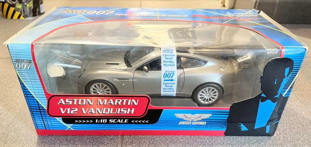 James Bond 007 Aston Martin V12 Vanquish 1:18 schaalmodel, Hobby en Vrije tijd, Modelauto's | 1:18, The beanstalk group, The beanstalk group