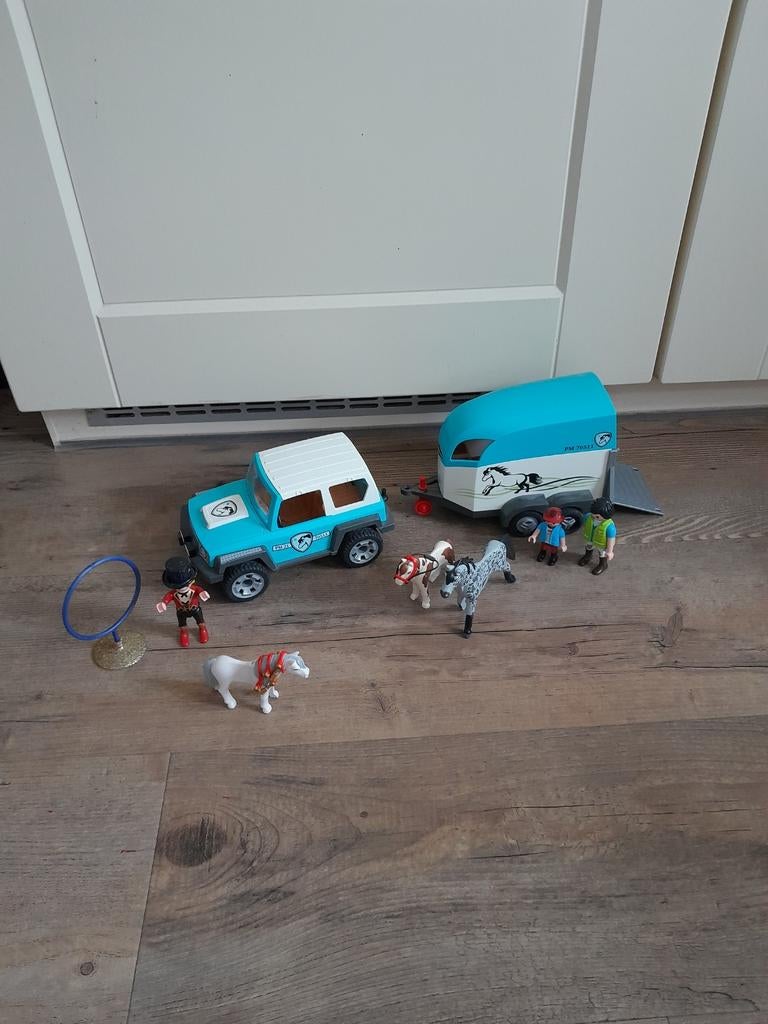 Jeep met paarden trailer, Ophalen