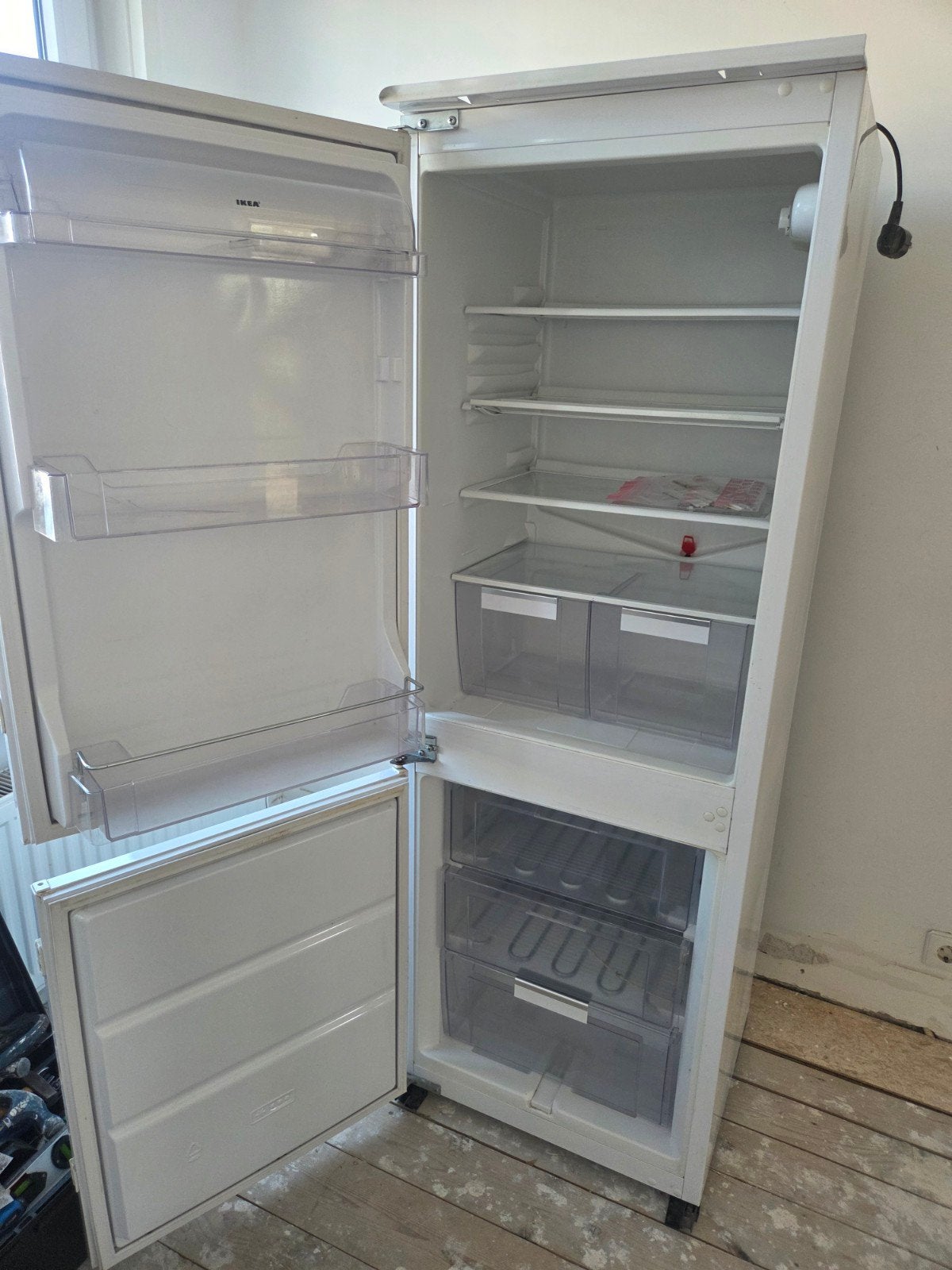 Nette IKEA FROSTIG (Whirlpool) Inbouw koel-vriescombinatie, Witgoed en Apparatuur, Ophalen, Gebruikt, 200 liter of meer, Met aparte vriezer