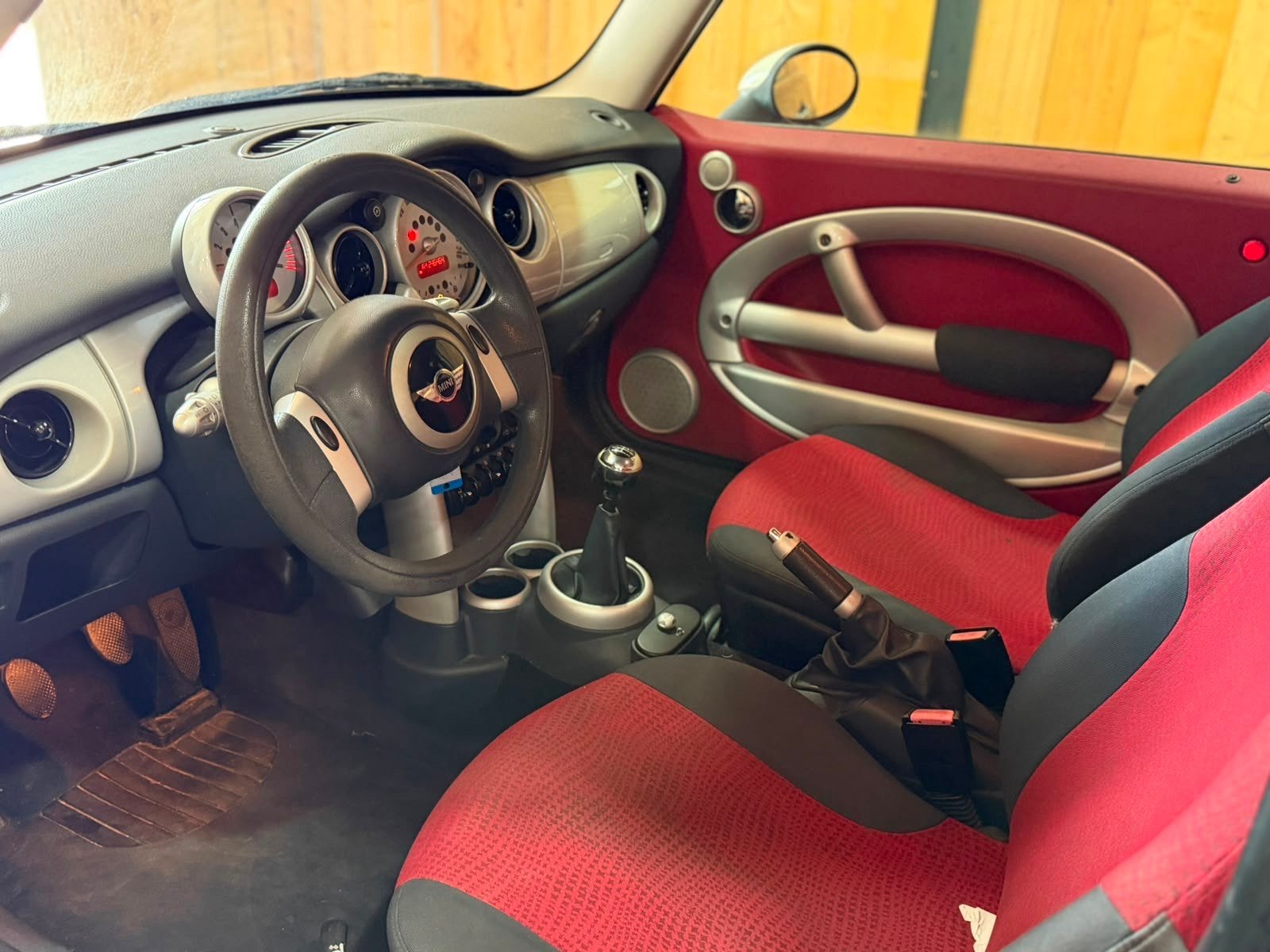Mini Cooper 1.6 Pepper Airco Zwart APK 2027, Auto's, Mini, Voorwielaandrijving, 15 km/l, Gebruikt, 4 cilinders