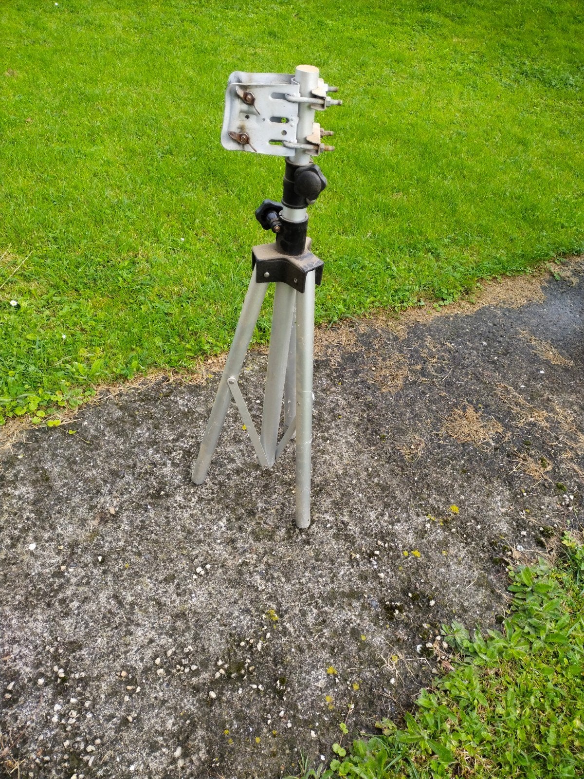 Statief voor schotelantenne - Stabiele ondersteuning, Audio, Tv en Foto, Ophalen of Verzenden, Gebruikt, (Schotel)antenne-accessoires