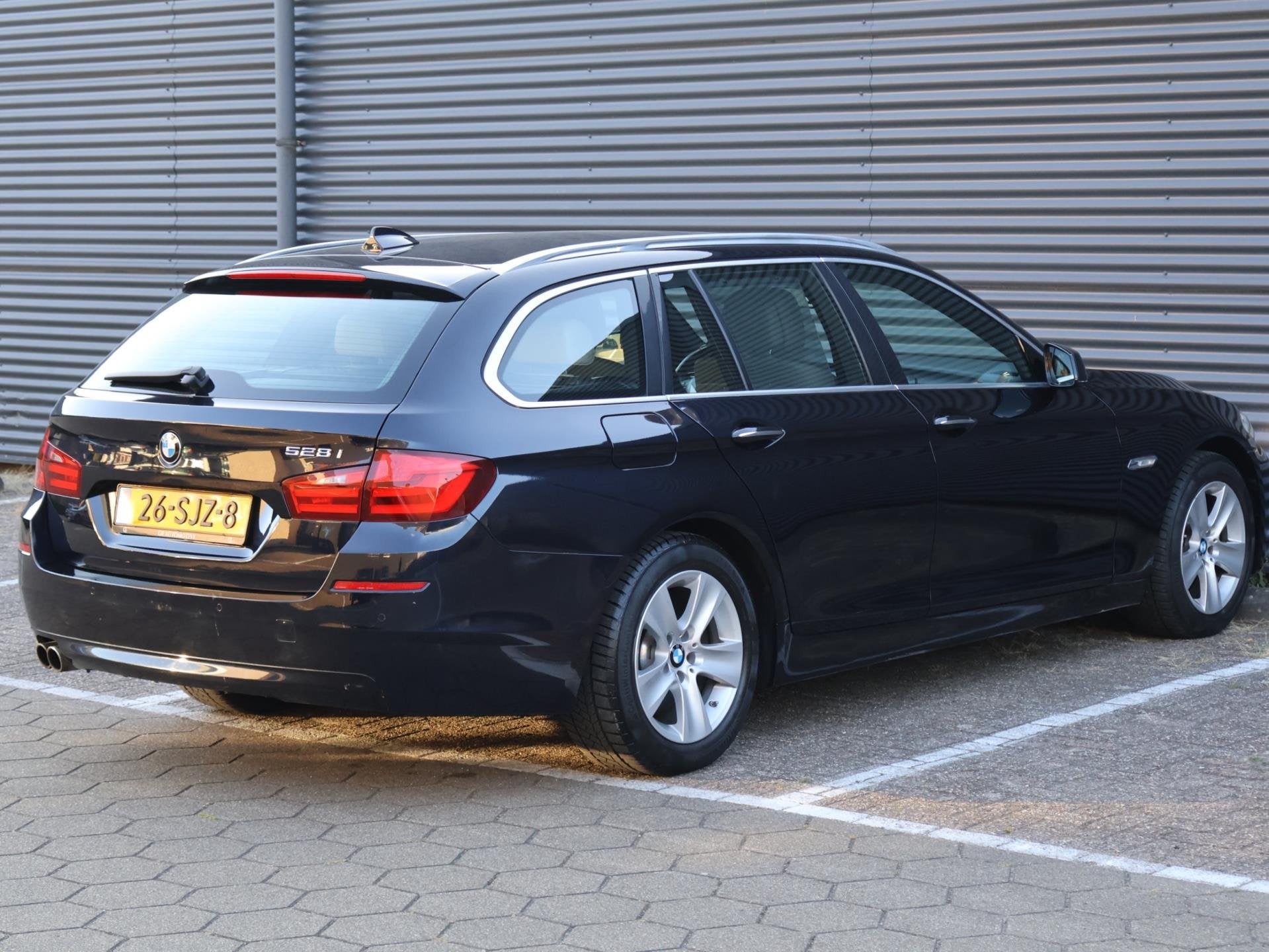 BMW 5-serie Touring 528i High Executive|Nieuw Distr. Ketting, Auto's, BMW, Automaat, Achterwielaandrijving, Gebruikt, Beige