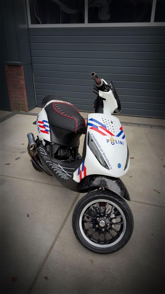 Zip 172cc, Fietsen en Brommers, Scooters | Piaggio, Ophalen, Maximaal 45 km/u, Zip, Zo goed als nieuw