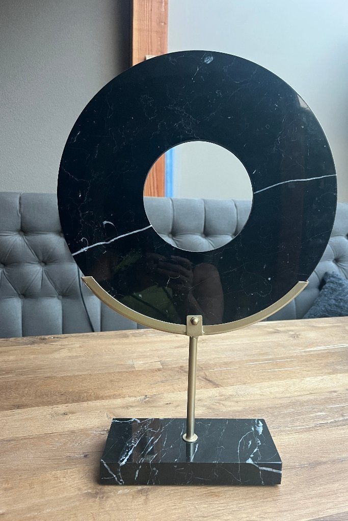 Decoratief ornament zwart marmerlook goudkleurige standaard, Huis en Inrichting, Ophalen of Verzenden, Zo goed als nieuw