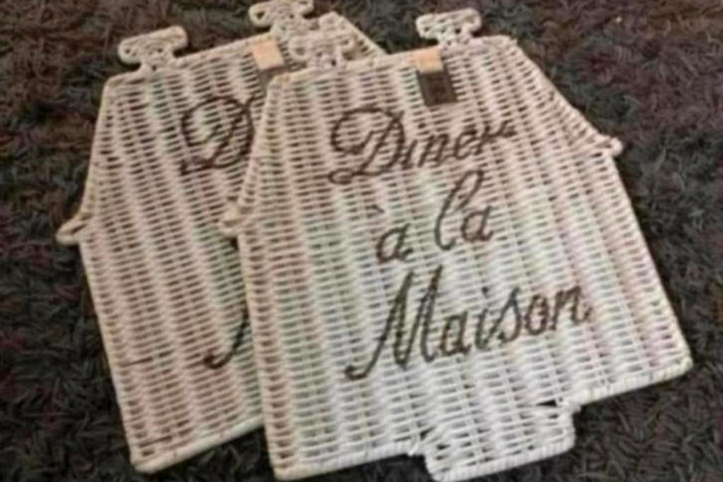 Twee witte rieten placemats van riviera maison, Ophalen of Verzenden, Zo goed als nieuw, Bord