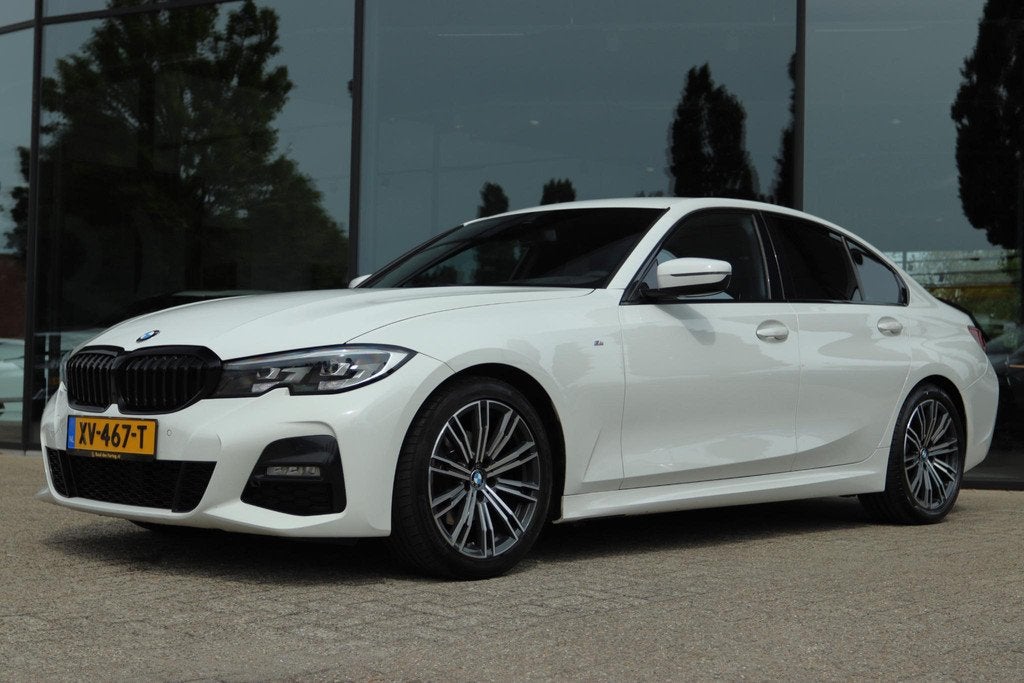 BMW 3-SERIE 320I EXECUTIVE EDITION M-SPORT | CARPLAY | HUD |, Auto's, BMW, Bedrijf, Te koop, 3-Serie, ABS, Airbags, Airconditioning