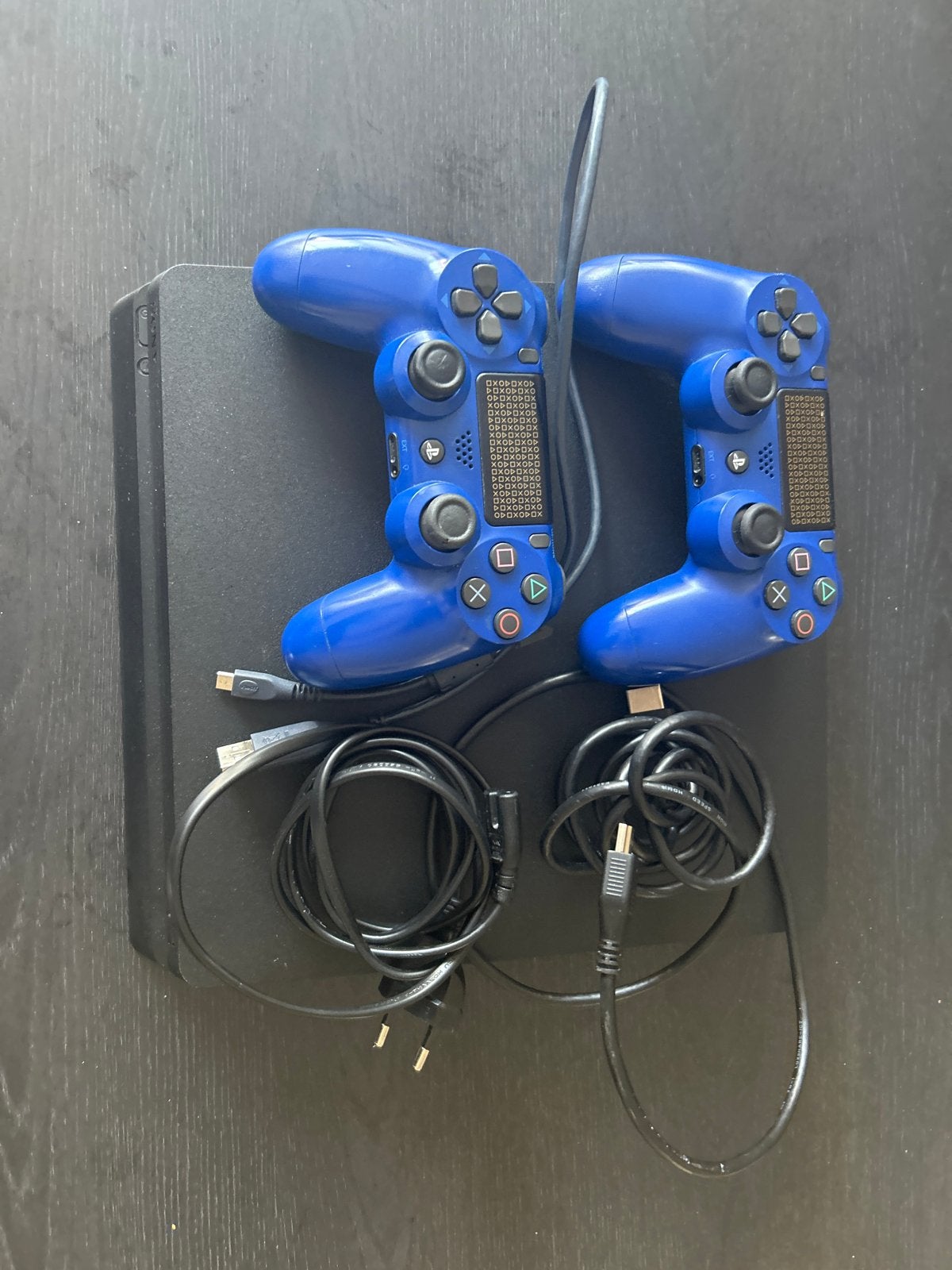 PS4 met kabels en twee controllers, Ophalen of Verzenden, Gebruikt, Met 2 controllers, Slim