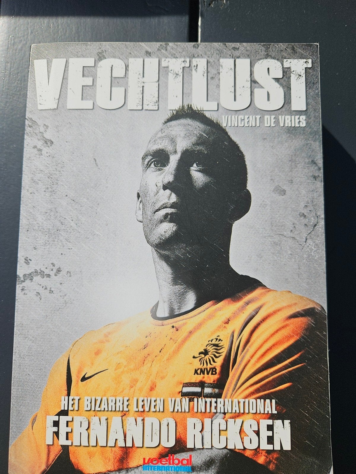 Vechtlust: Het bizarre leven van Fernando Ricksen, Boeken, Ophalen of Verzenden, Zo goed als nieuw, Vincent de Vries, Sport