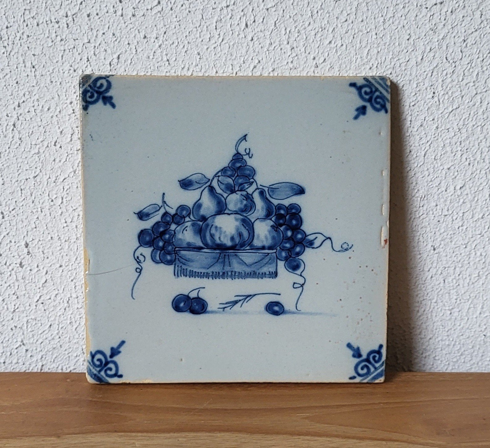 Oude blauw witte tegel - mand met fruit, Ophalen of Verzenden