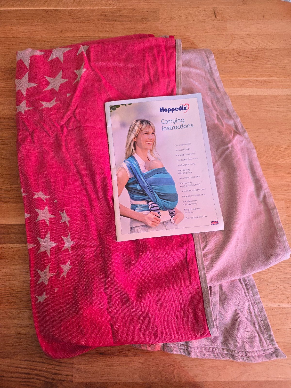 Hoppediz draagdoek met instructies rood en sterren, Kinderen en Baby's, Babydragers en Draagdoeken, Overige merken, Draagdoek