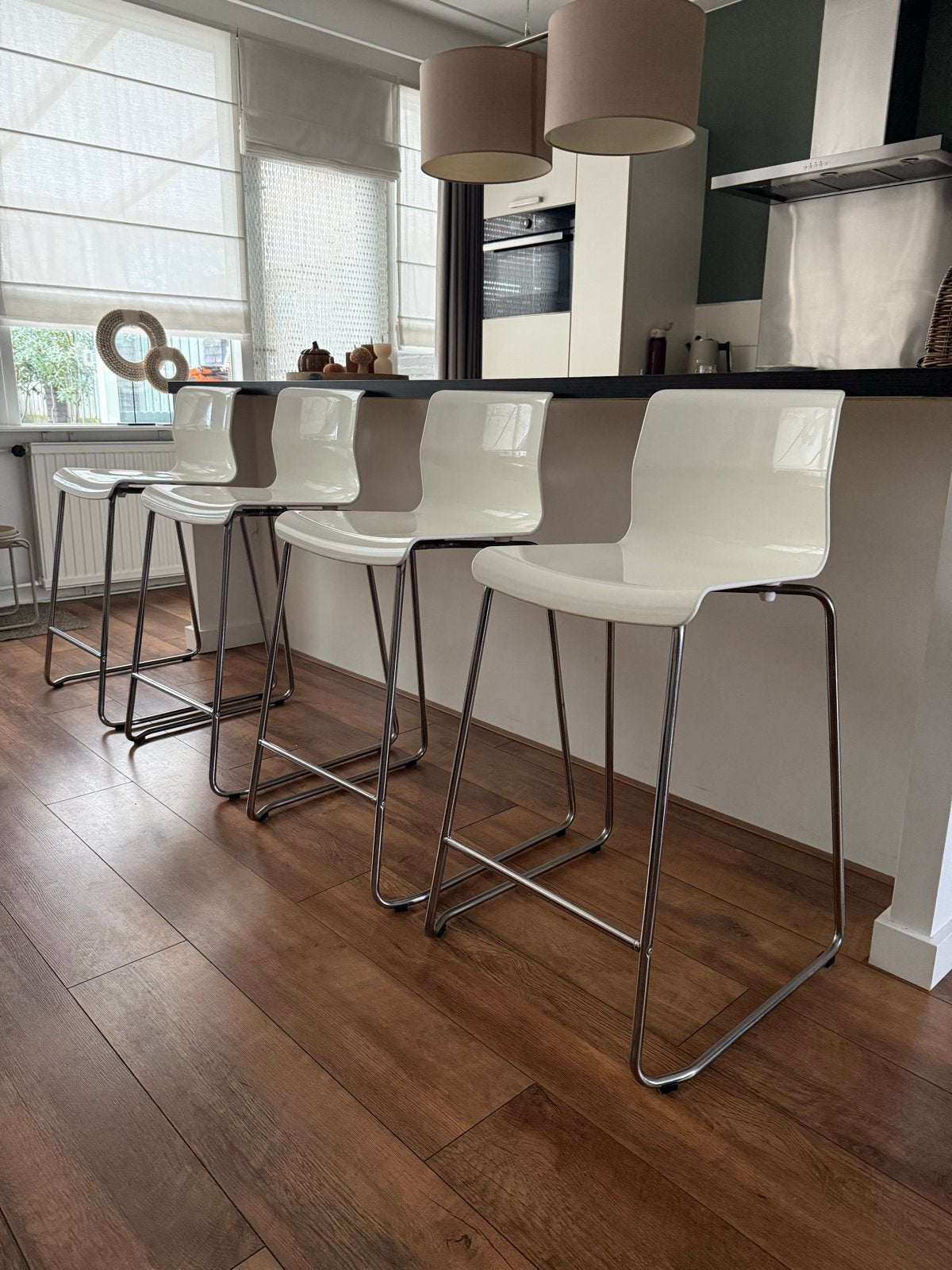 4x IKEA Glenn barkrukken - wit/chroom, Ophalen, Kunststof, Gebruikt, Met voetsteun
