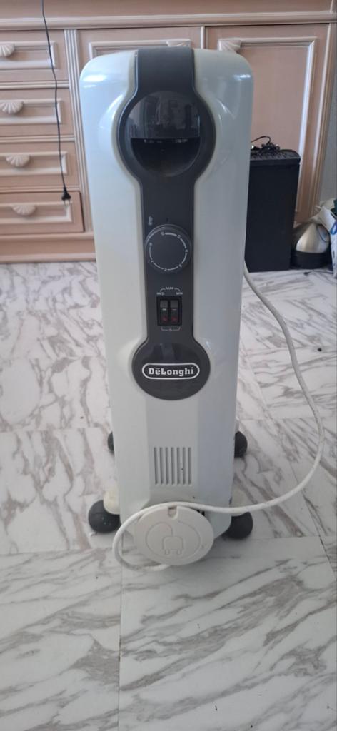 DeLonghi TRRS0715 Oliegevulde Radiator - Zo goed als nieuw, Ophalen, Radiator, Minder dan 60 cm, Zo goed als nieuw