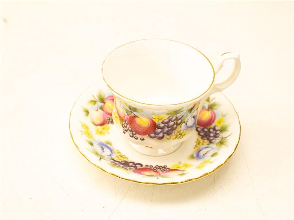 Richmond Bone china porseleinen kop en schotel 33673, Gebruikt, Ophalen of Verzenden, Bord(en), Wedgwood