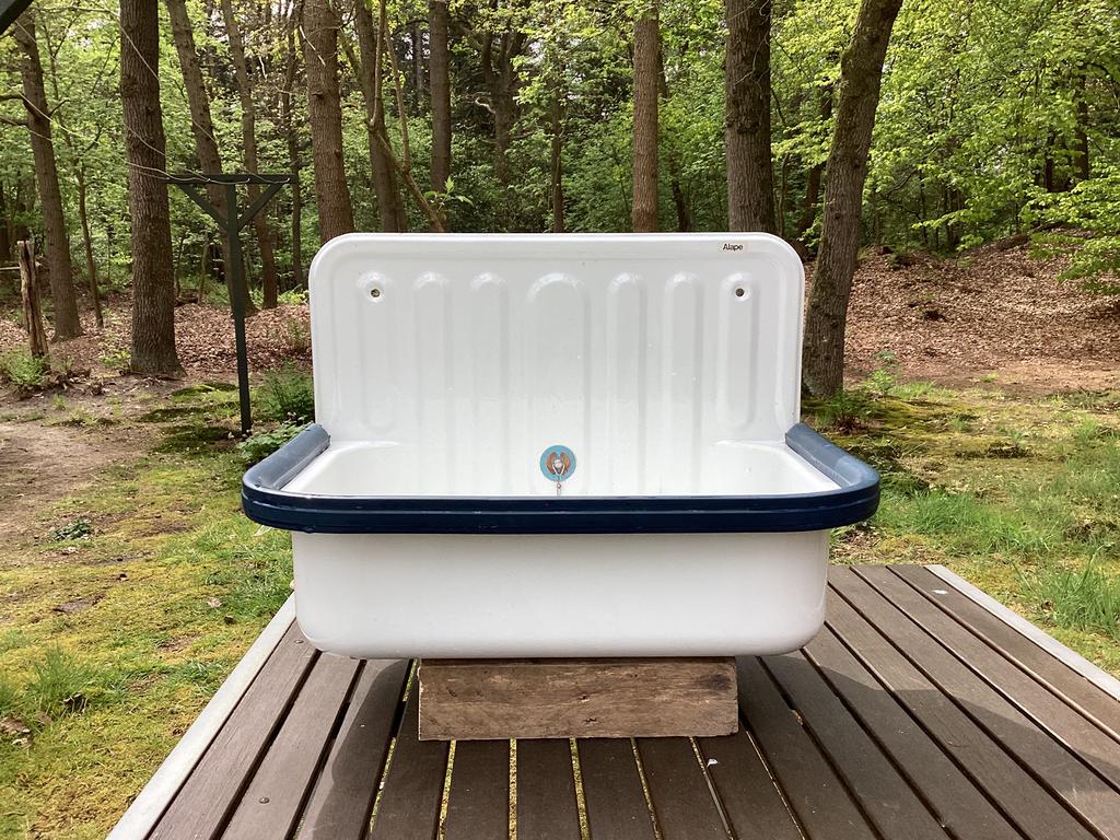 Emaille uitstortbak met emmerrooster, Ophalen, Zo goed als nieuw