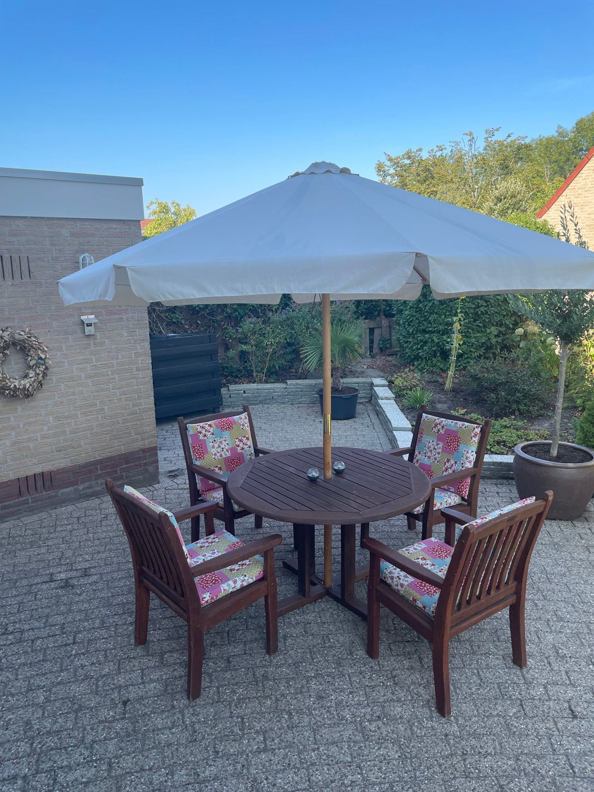 Hardhouten "Balstar" Tuinset 4 Stoelen, Kussens en Parasol, Tuin en Terras, Ophalen, 4 zitplaatsen, Gebruikt, Eettafel