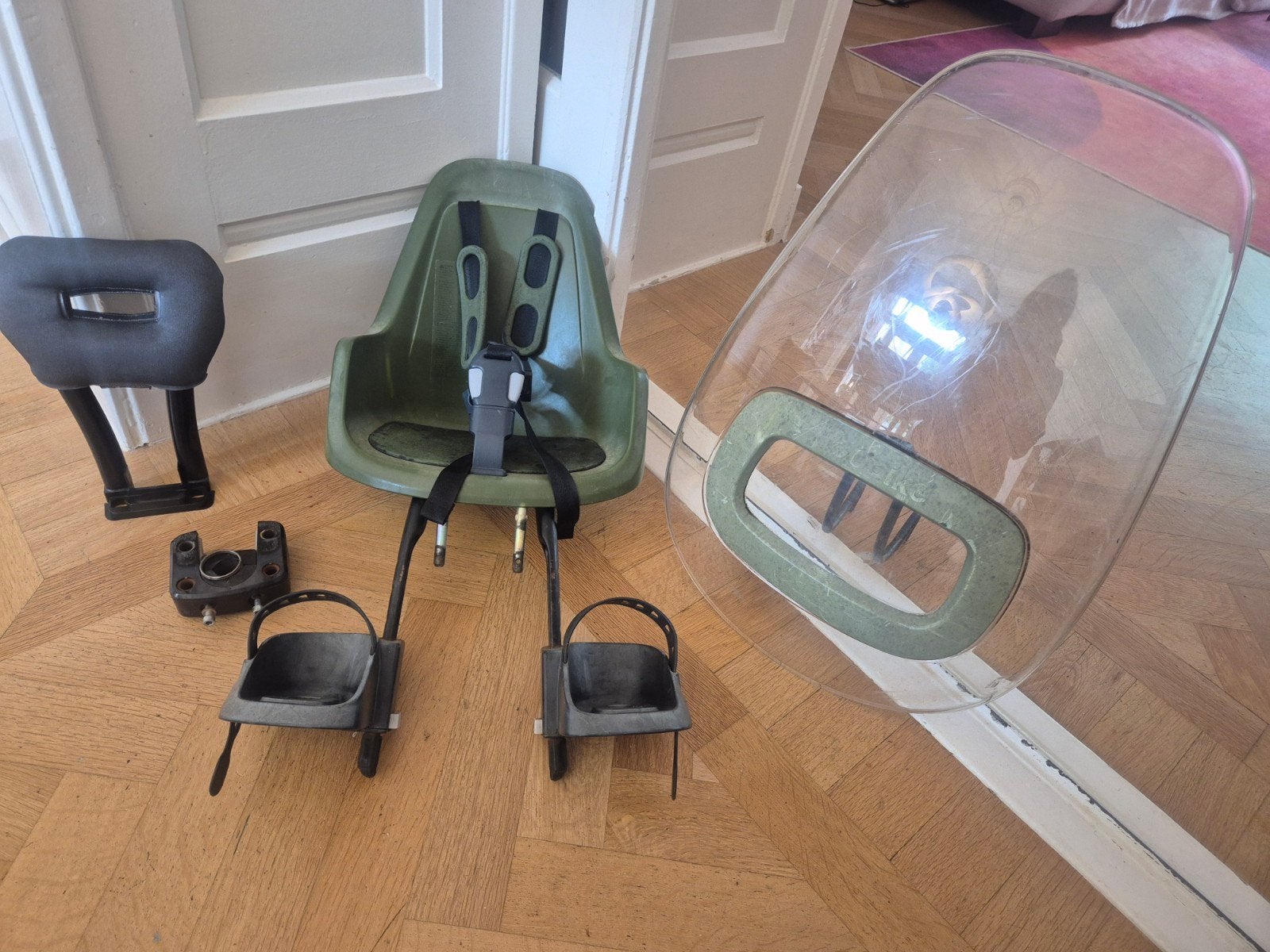 Bobike Mini One Fietszitje - Olijfgroen, Fietsen en Brommers, Fietsaccessoires | Fietsstoeltjes, Ophalen, Bobike, Gebruikt, Voetsteuntjes
