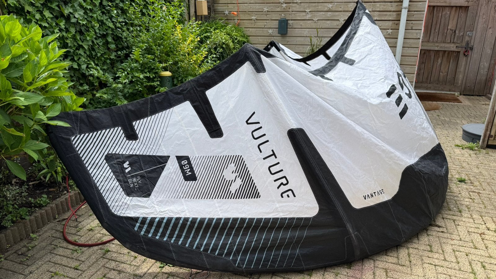 Vantage Vulture Gen 3 9m + Vantage Newton Bar. Renewed by V., Watersport en Boten, Kitesurfen, 9 m², Geen board, Ophalen of Verzenden