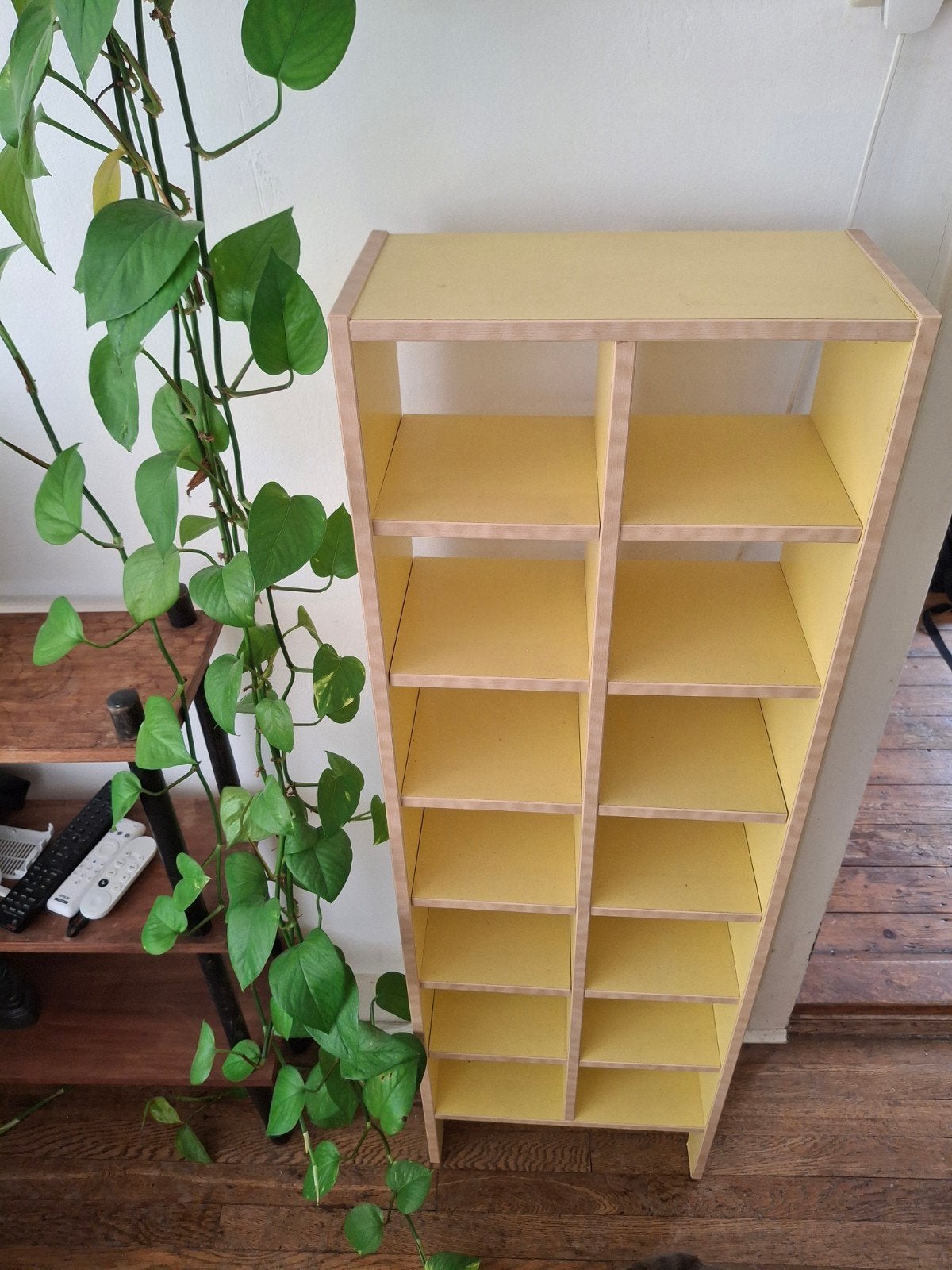Gele kast met 10 Vakken, Ophalen, Met plank(en), Minder dan 50 cm, Gebruikt