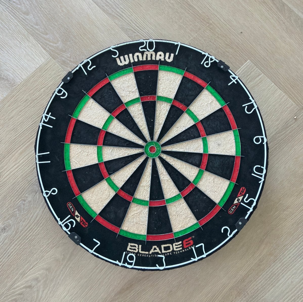 Winmau Blade 6 Dartbord - Zo goed als nieuw, Sport en Fitness, Darts, Ophalen of Verzenden, Zo goed als nieuw, Dartbord
