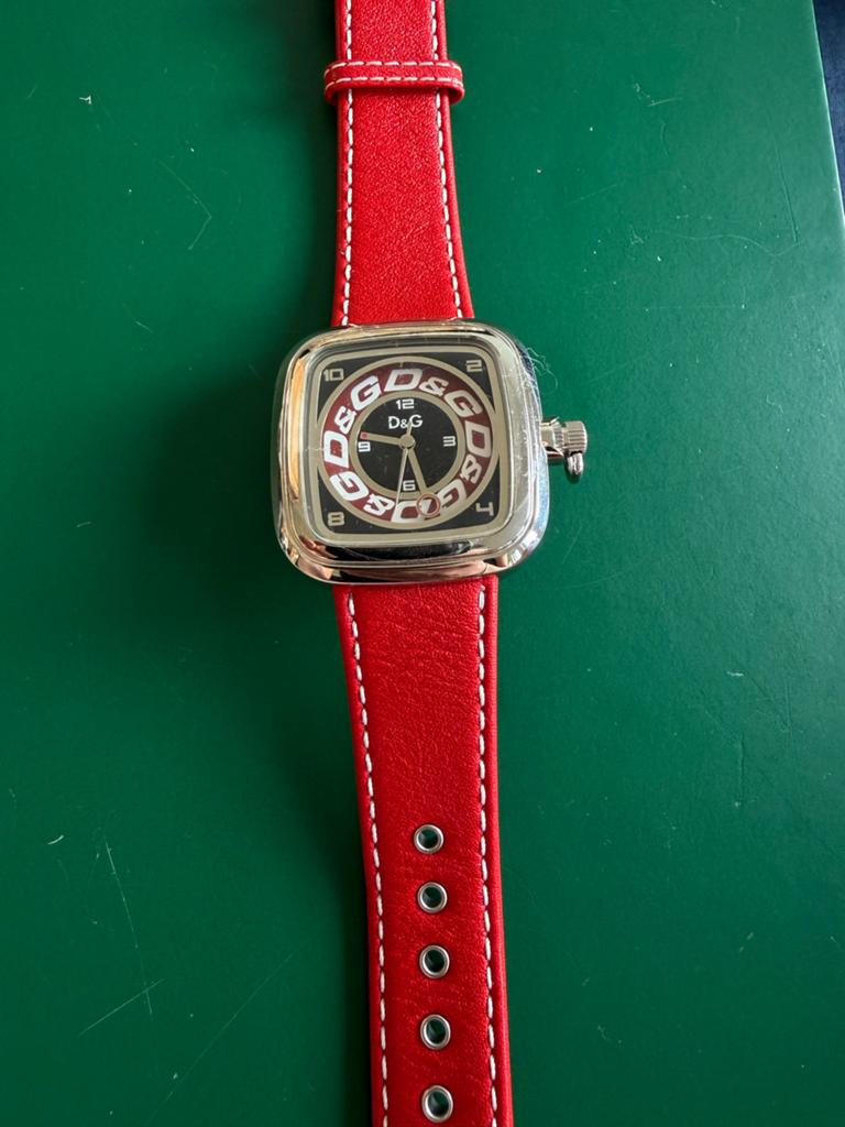 D&G Dolce & Gabbana Horloge met Rode Leren Band, Sieraden, Tassen en Uiterlijk, Horloges | Dames, Leer, Staal, Polshorloge, Nieuw