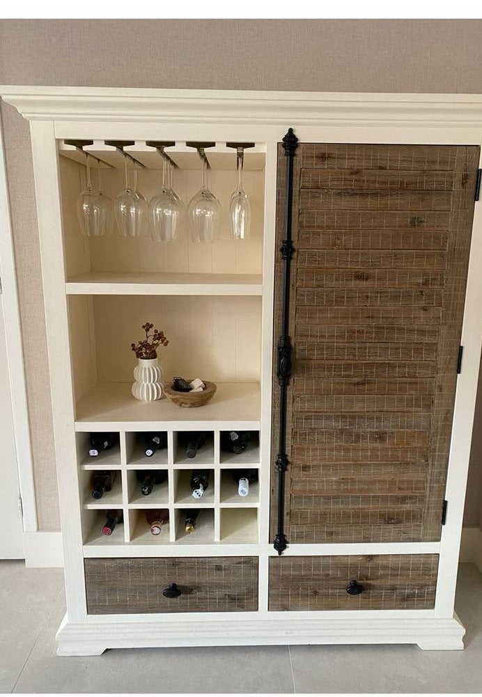 Landelijke kast met wijnrek en glasophanging, Huis en Inrichting, Kasten | Buffetkasten, Ophalen, 100 tot 150 cm, Zo goed als nieuw