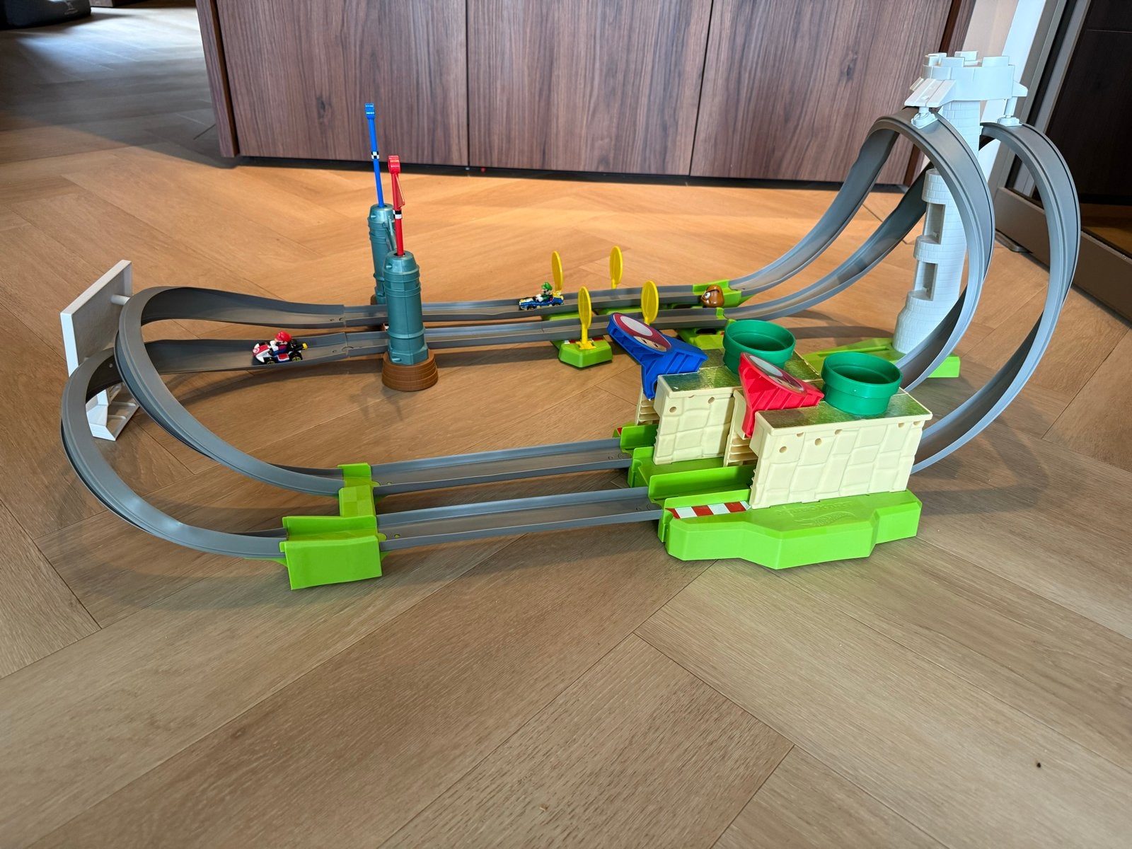 Hot Wheels Mario Kart Racebaan met Mario en Luigi auto's, Ophalen of Verzenden, Hot Wheels, Handmatig, Racebaan