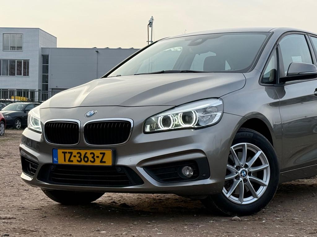 BMW 2-serie Active Tourer 218i High Executive/AUTOMAAT/LED, Auto's, BMW, 136 pk, Gebruikt, Euro 6, Automatische klimaatregeling