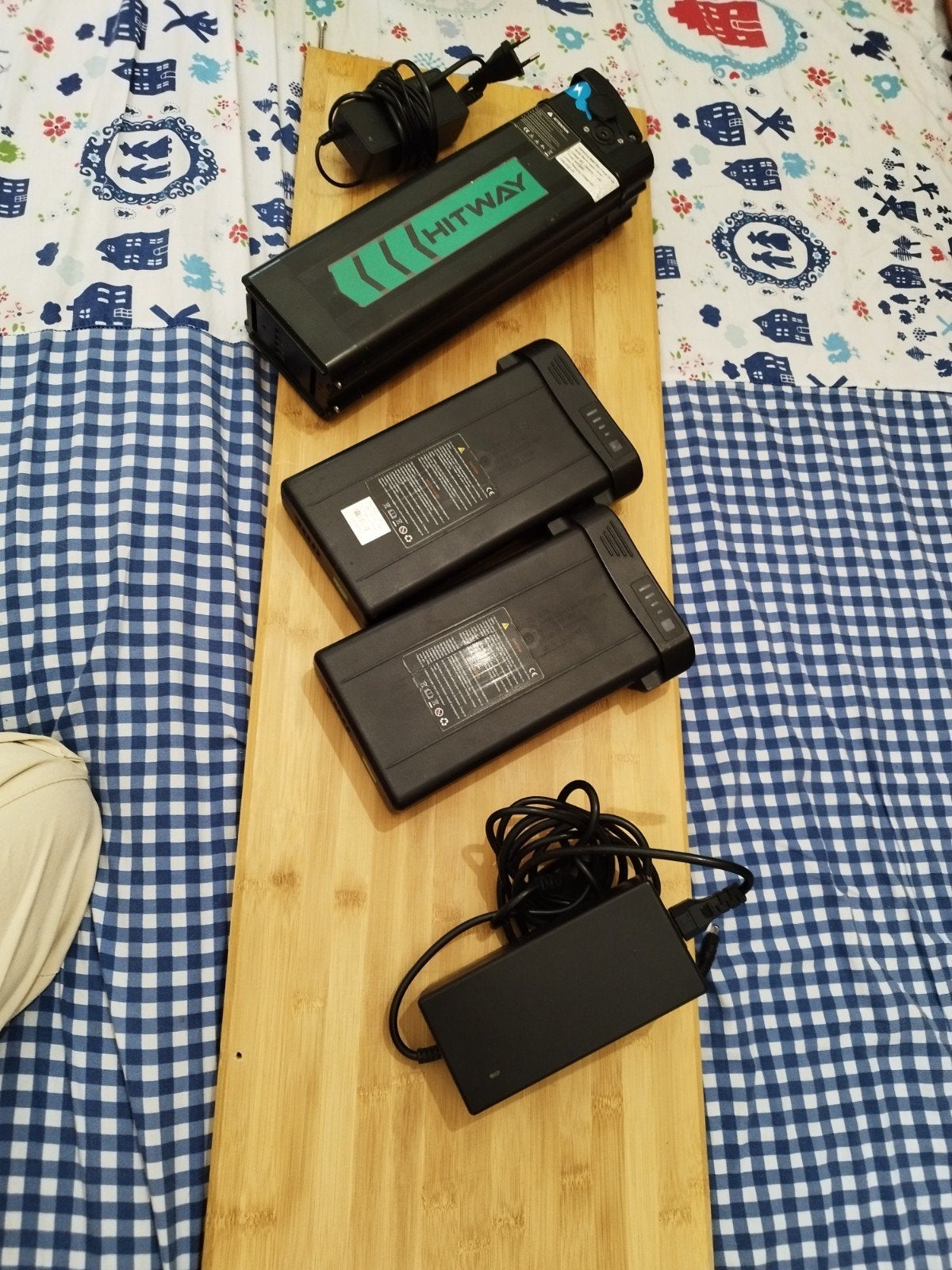 3x E-bike Batterijen (2x TC-1R-24, 1x Hitway) + Opladers, Fietsen en Brommers, Gebruikt