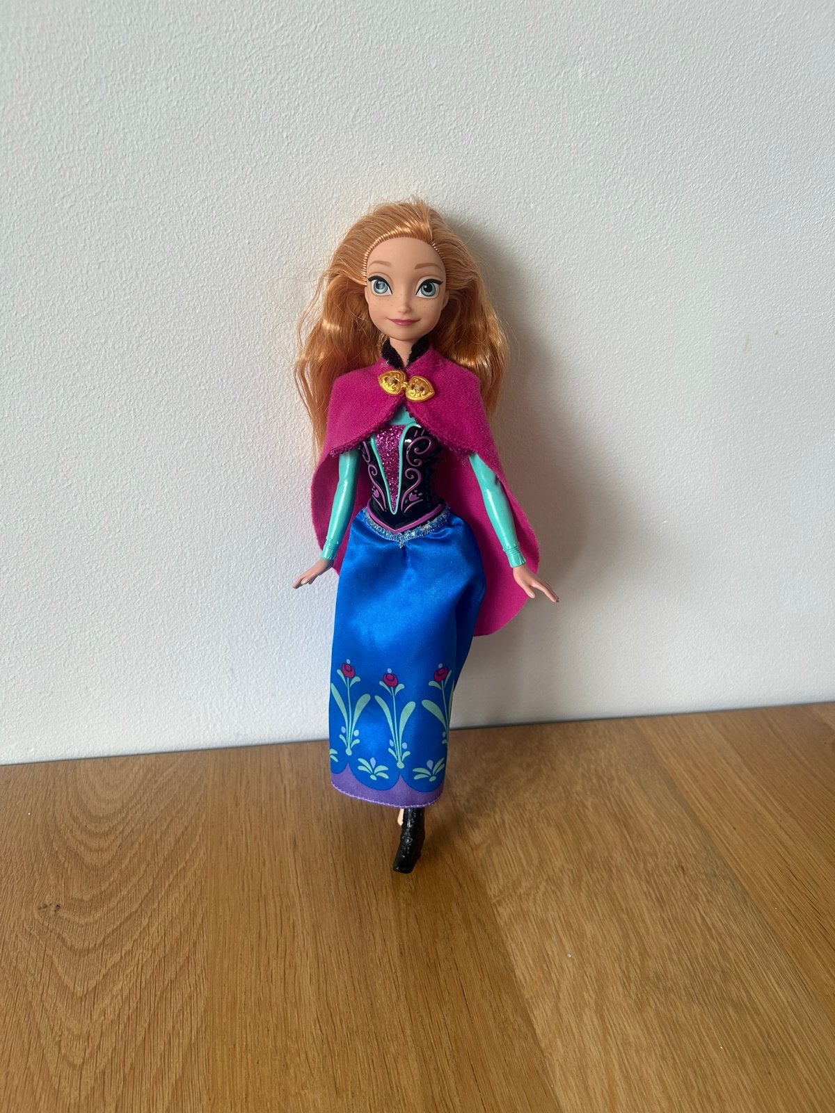 Disney Frozen Anna pop met cape en jurk, Ophalen, Zo goed als nieuw, Overige typen