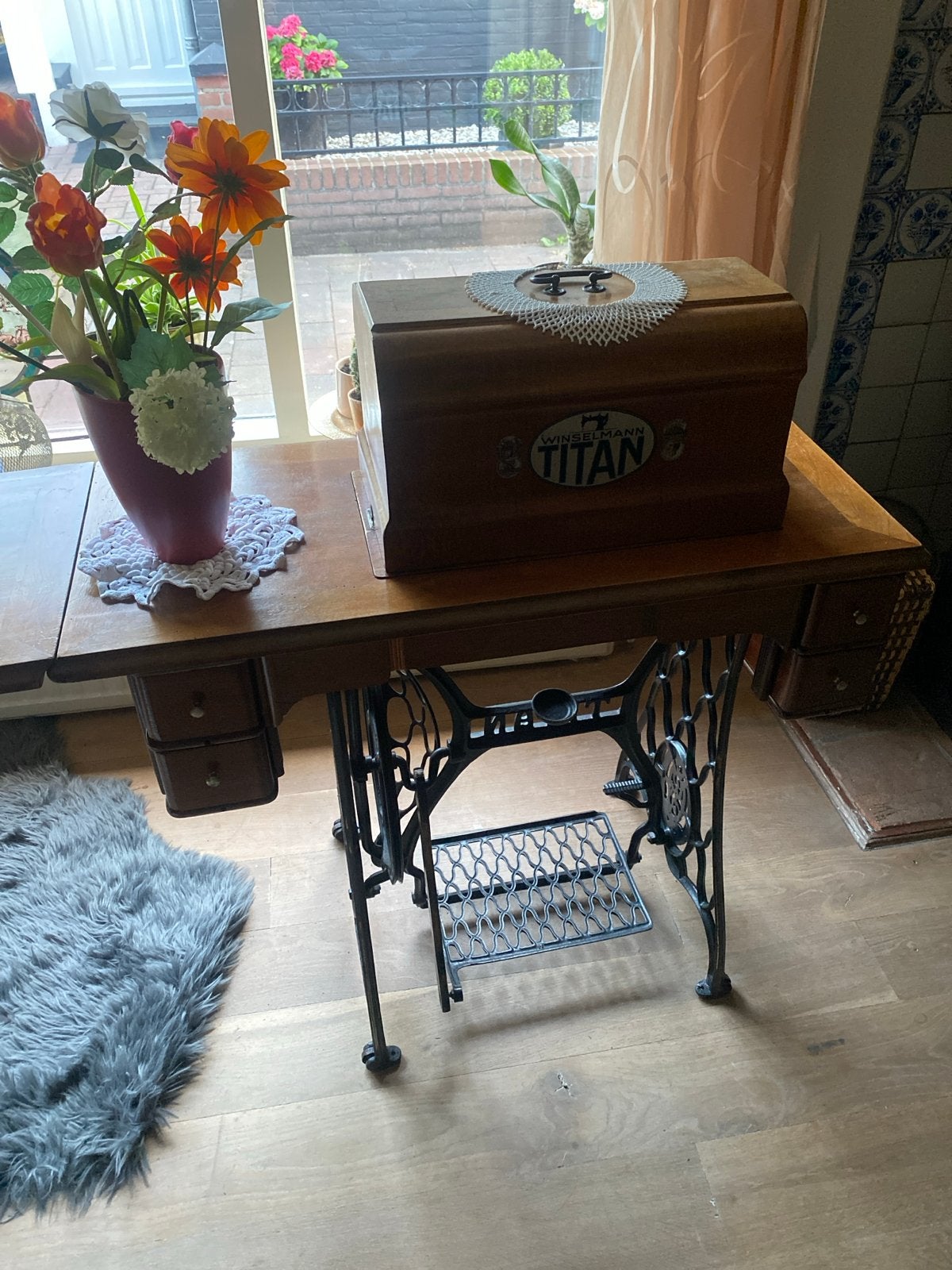 Antieke Winselmann Titan Naaimachine met Tafel, Antiek en Kunst, Ophalen