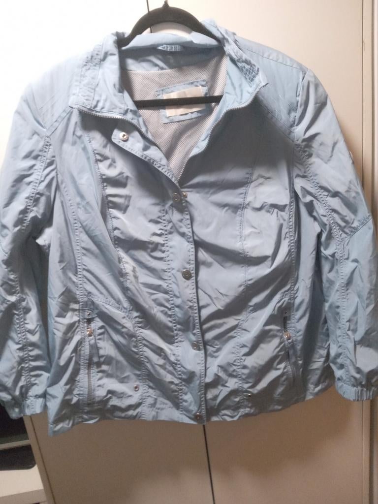 Mooi licht blauwe zomerjas van cena plat gemeten 65 cm, Kleding | Dames, Ophalen of Verzenden, Zo goed als nieuw, Maat 46/48 (XL) of groter