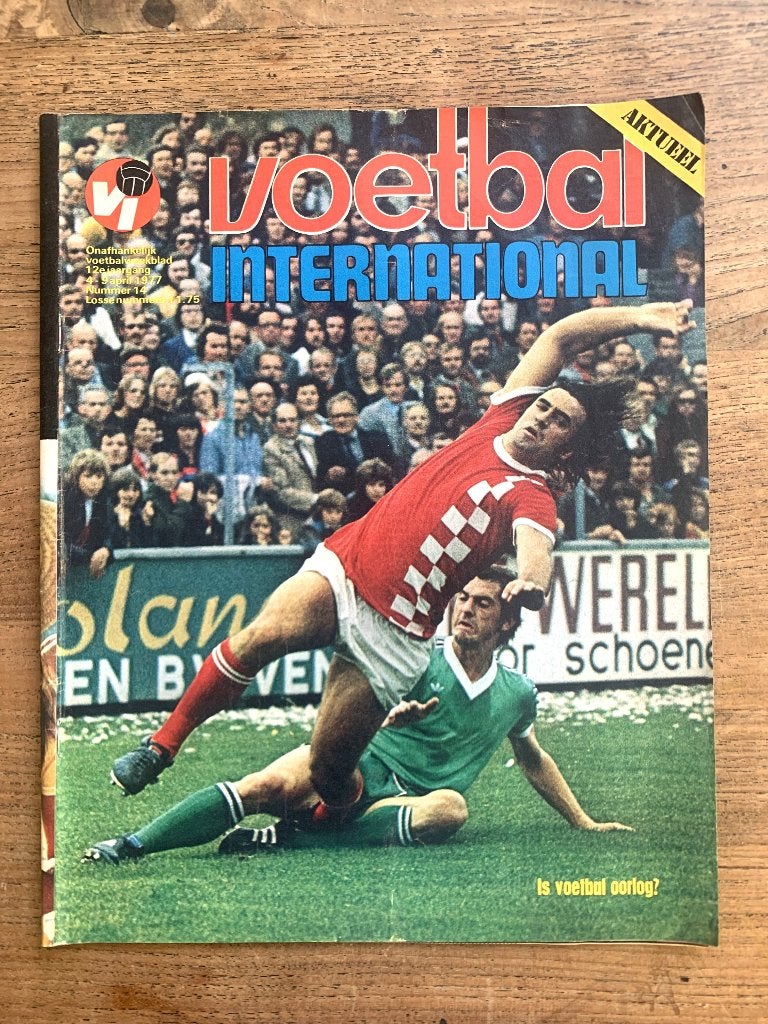 Voetbal International VI Div. tijdschriften uit 1977 / €1,50, Ophalen of Verzenden, Zo goed als nieuw, AZ, Poster, Plaatje of Sticker