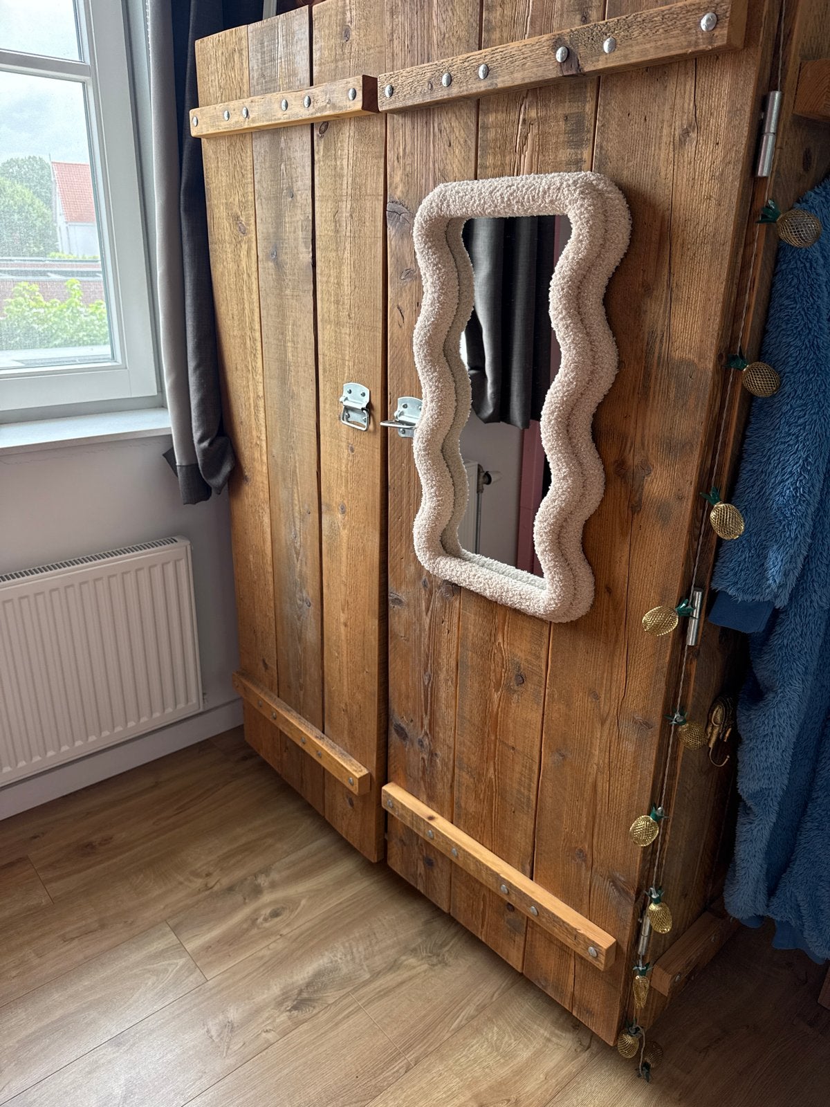 Robuuste houten kledingkast, Gebruikt, 100 tot 150 cm, 200 cm of meer, Ophalen of Verzenden