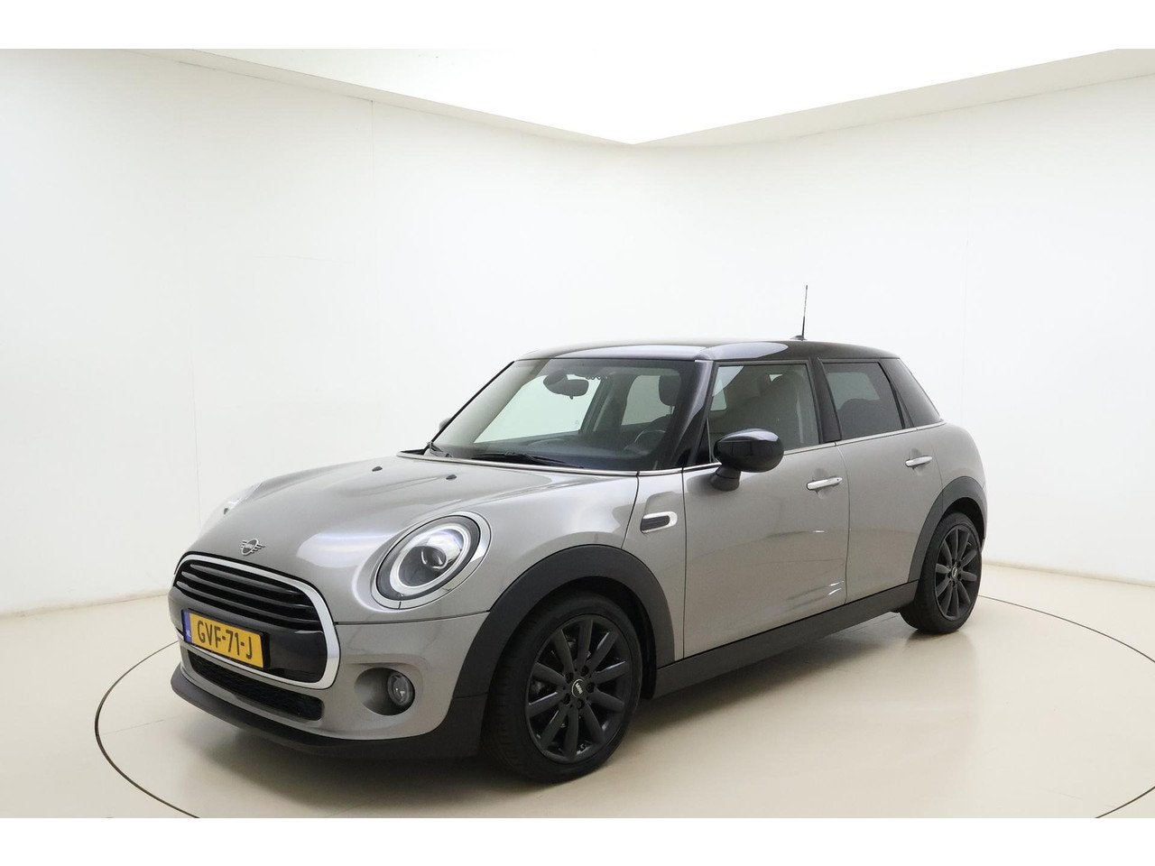 MINI 5-deurs 1.5 Cooper 60 Years Edition Automaat | Navigati, Auto's, Automaat, 136 pk, Gebruikt, Leder