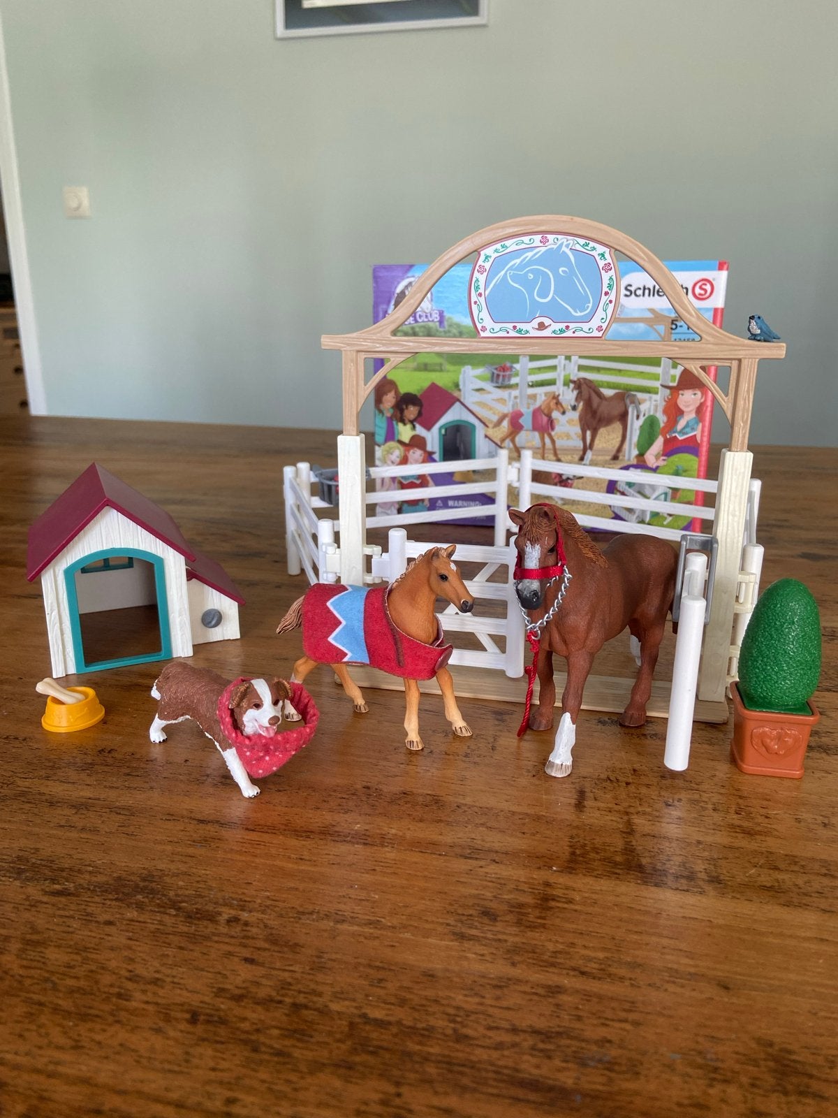 Schleich Horse Club 42458 paardenstal met paarden en hond, Ophalen of Verzenden, Zo goed als nieuw