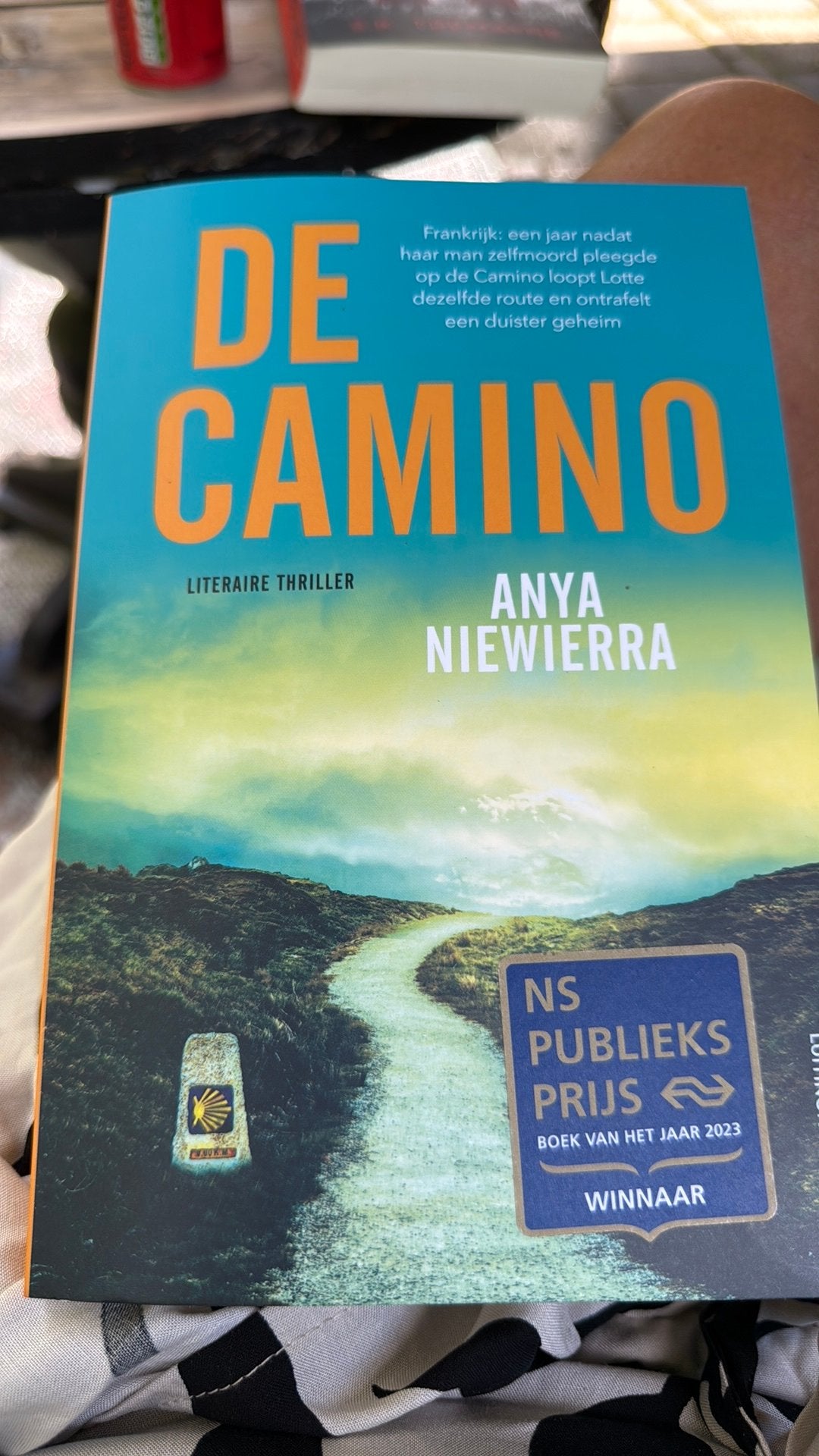 Anya Niewierra - De Camino, Boeken, Thrillers, Ophalen of Verzenden, Zo goed als nieuw, Anya Niewierra
