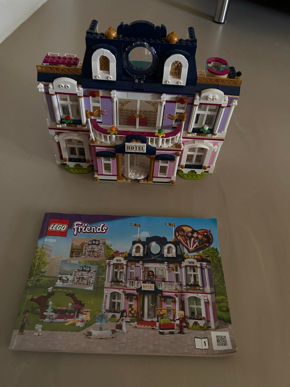 LEGO Friends Grand Hotel Heartlake City (41684) met boekjes, Kinderen en Baby's, Speelgoed | Bouwstenen, Gebruikt, Ophalen