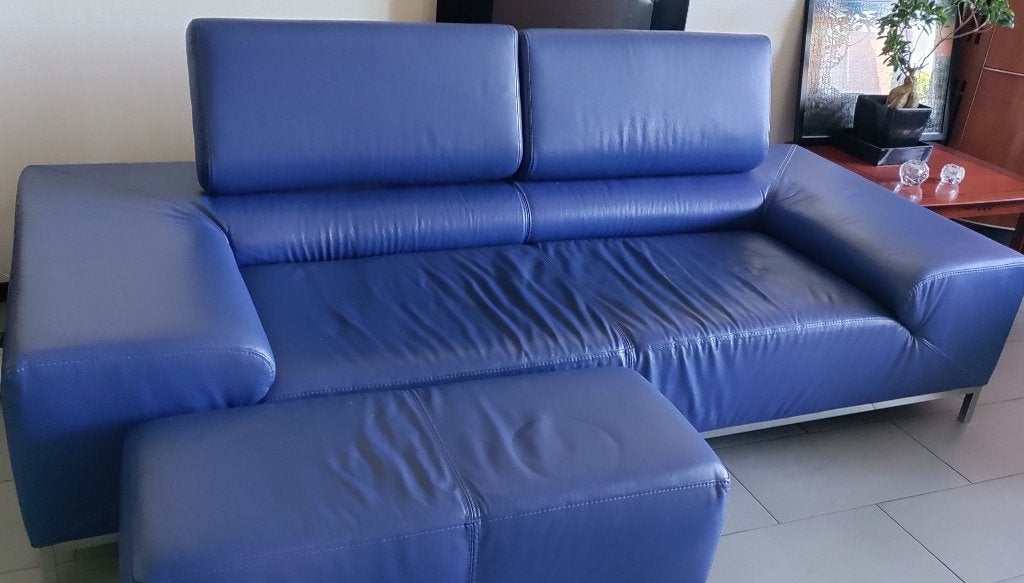 Kobalt leren bank met pouf/voetenbank, Ophalen, Gebruikt, 100 tot 125 cm, Driepersoons