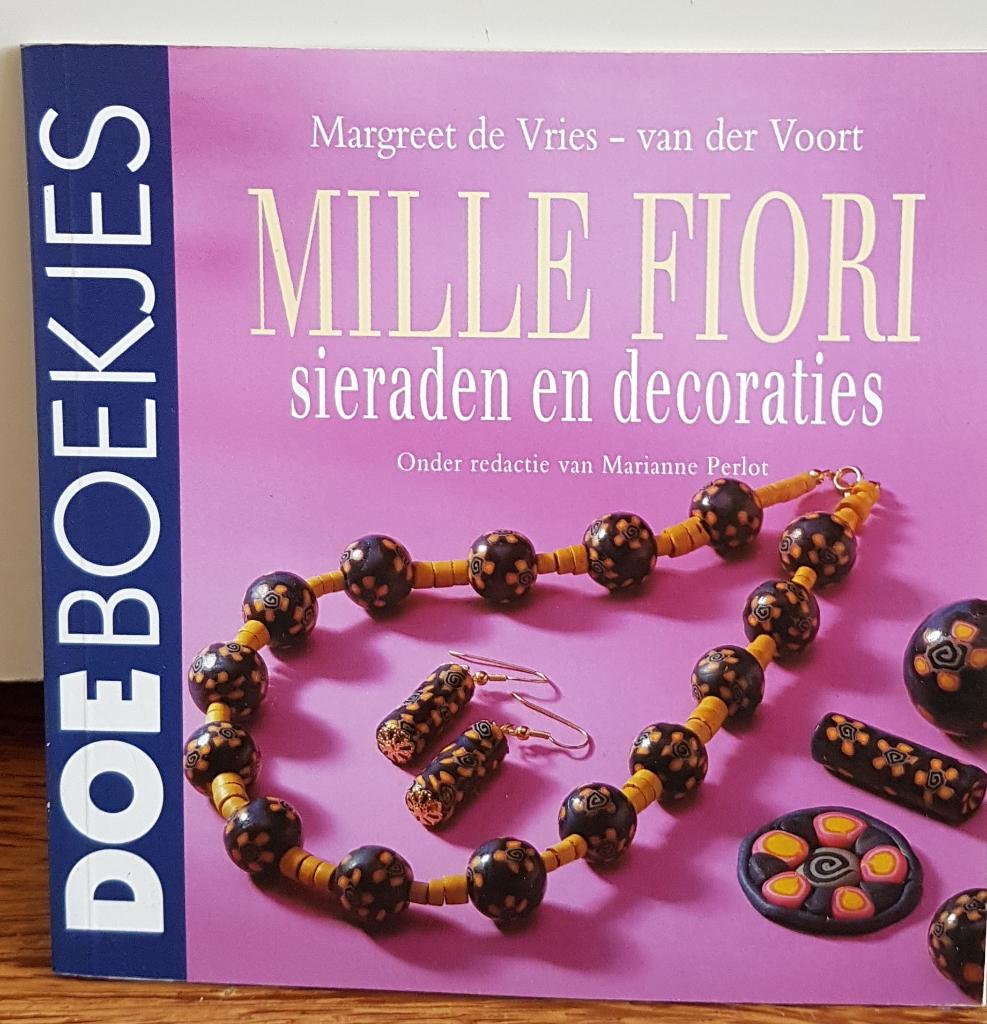 Boek: Mille Fiori - Sieraden en decoraties *a, Ophalen of Verzenden, Zo goed als nieuw, Overige typen