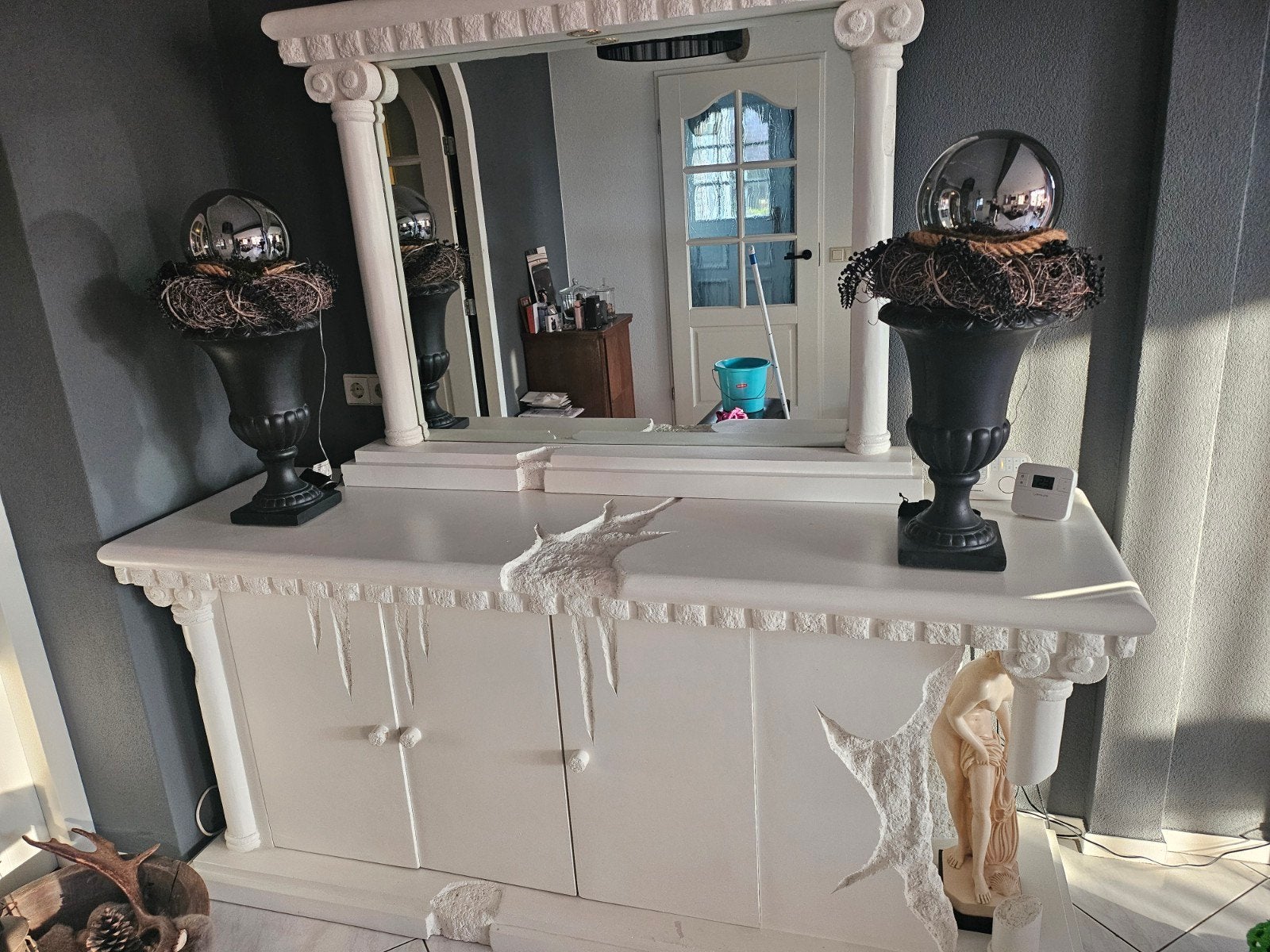 Unieke witte dressoir met spiegel - Klassieke stijl, Huis en Inrichting, Gebruikt, 150 tot 200 cm, Ophalen of Verzenden, Klassiek, Barok