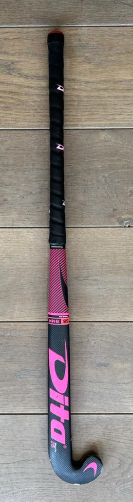Dita zaalstick 34 inch, Sport en Fitness, Hockey, Ophalen, Gebruikt, Stick