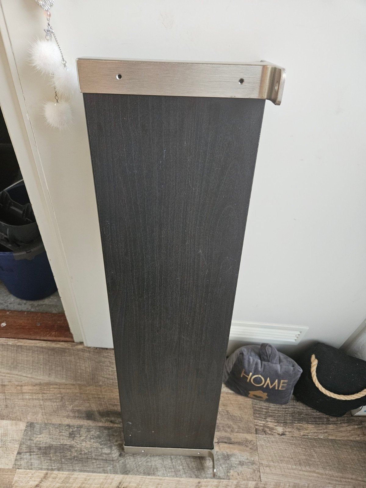Zwart wandplankje met metalen steunen, Huis en Inrichting, Ophalen of Verzenden, Zo goed als nieuw