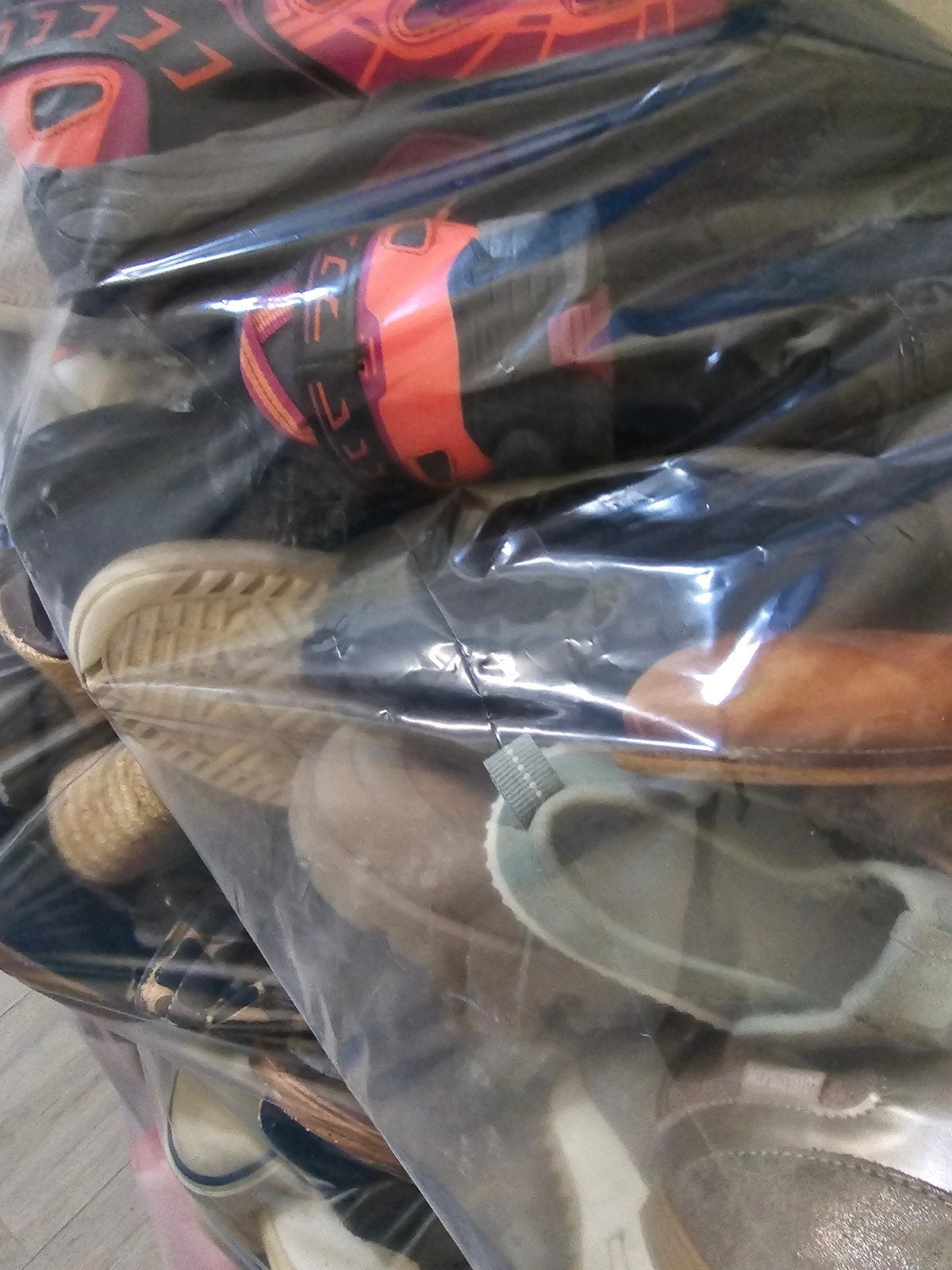Partij mix schoenen per kilo - Diverse maten en stijlen, Kleding | Dames, Schoenen, Gedragen, Sneakers of Gympen, Overige kleuren