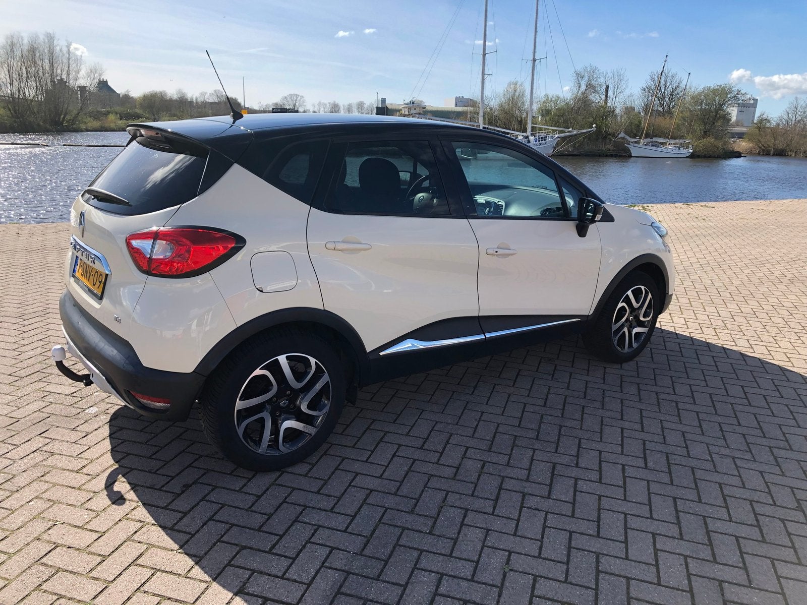 Renault Captur 0.9 TCE 90 2013 Wit xmod., Auto's, Voorwielaandrijving, 898 cc, Origineel Nederlands, 1200 kg