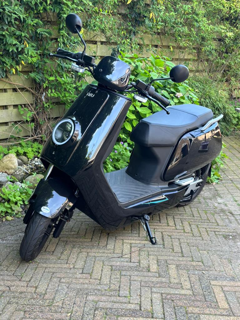 NIU N1S scooter, Fietsen en Brommers, Snorfietsen en Snorscooters, Ophalen, Elektrisch, Zo goed als nieuw