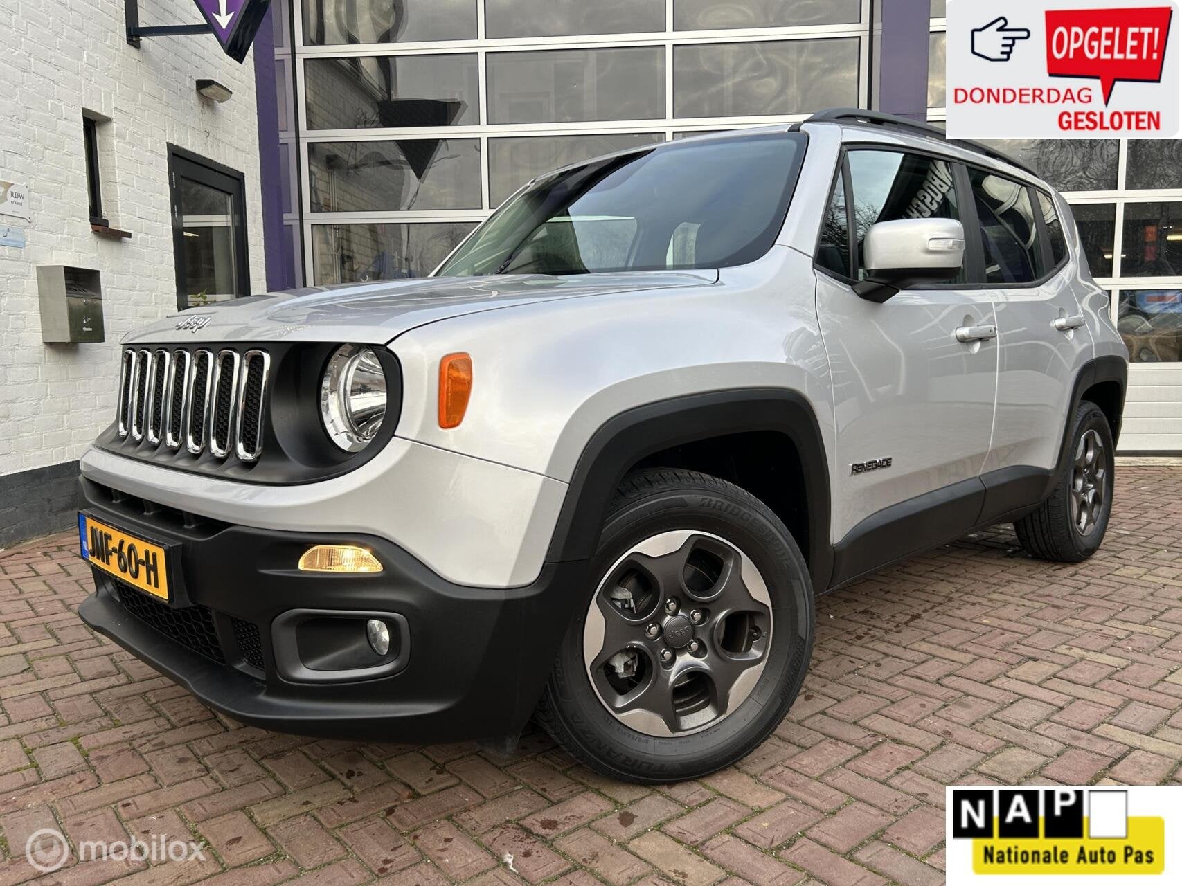 Jeep Renegade 1.4 AUTOMAAT Limited * AIRCO * NAVIGATIE *, Auto's, Jeep, Stof, Gebruikt, 4 cilinders, Grijs